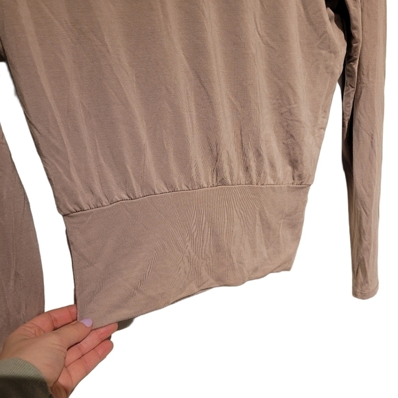 Aritzia Wilfred xxs beige long sleeve blouse - Picture 3 of 8